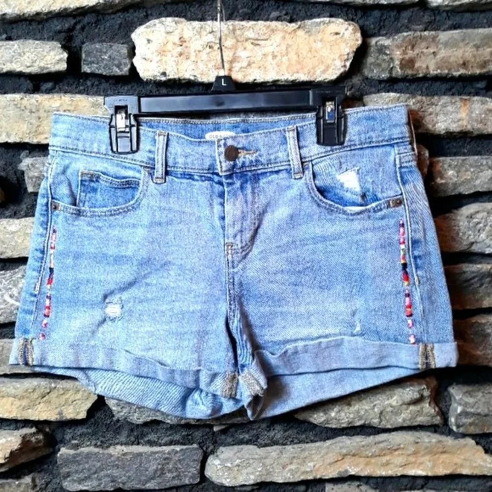 Old Navy embroidered boyfriend jean shorts waist 26 inches